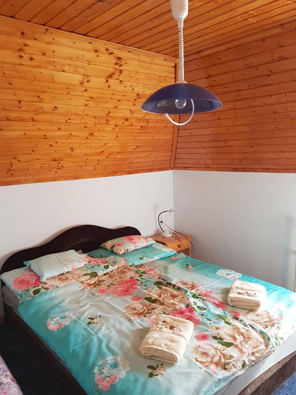 To Uti Vendeghaz 호텔 메죄투르 외부 사진